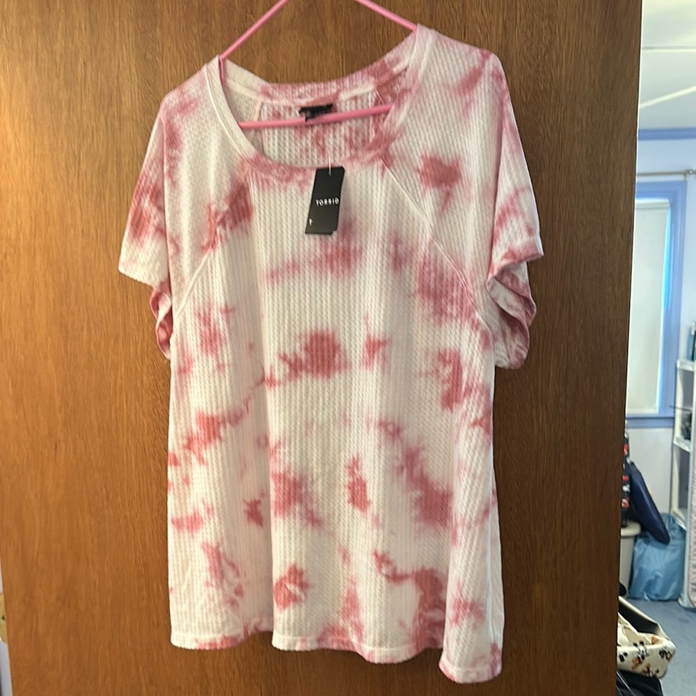 Torrid pink and White Tie-Dye Short Sleeve Top